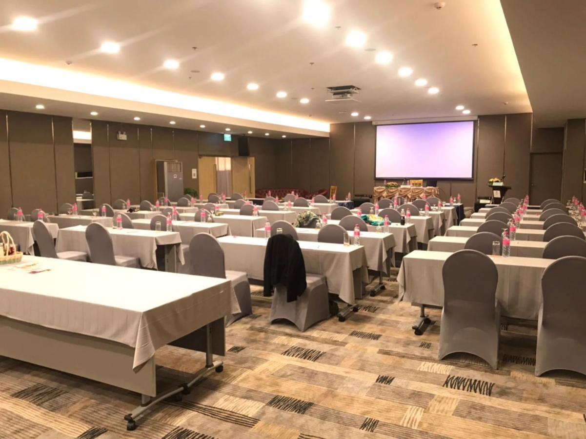 פאטאיה Baron Beach Hotel מראה חיצוני תמונה